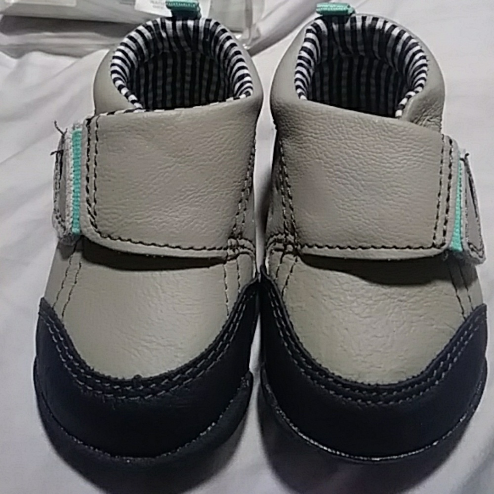 Carter's every step stage 2 size 9-12 months